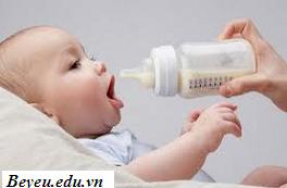 Sai lầm cần tránh khi cho bé yêu uống sữa, sai lam can tranh khi cho be yeu uong sua